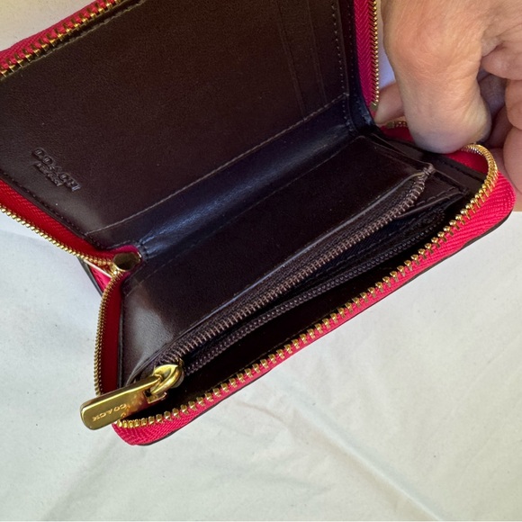 Coach Neon Hot Pink Patent Logo zip around wallet-NWOT ๐๐๐ - Picture 11 of 13